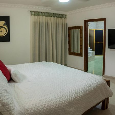 Hotel Juliana Нагуа Екстериор снимка