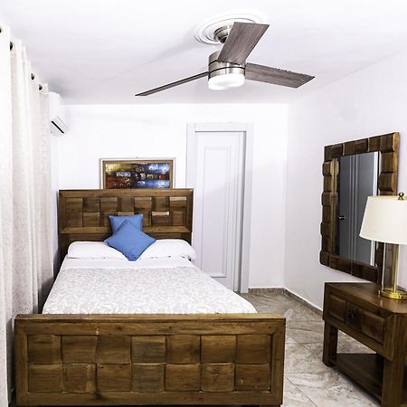 Hotel Juliana Нагуа Екстериор снимка