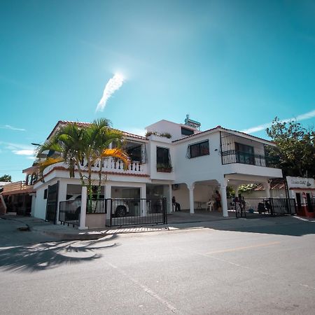 Hotel Juliana Нагуа Екстериор снимка