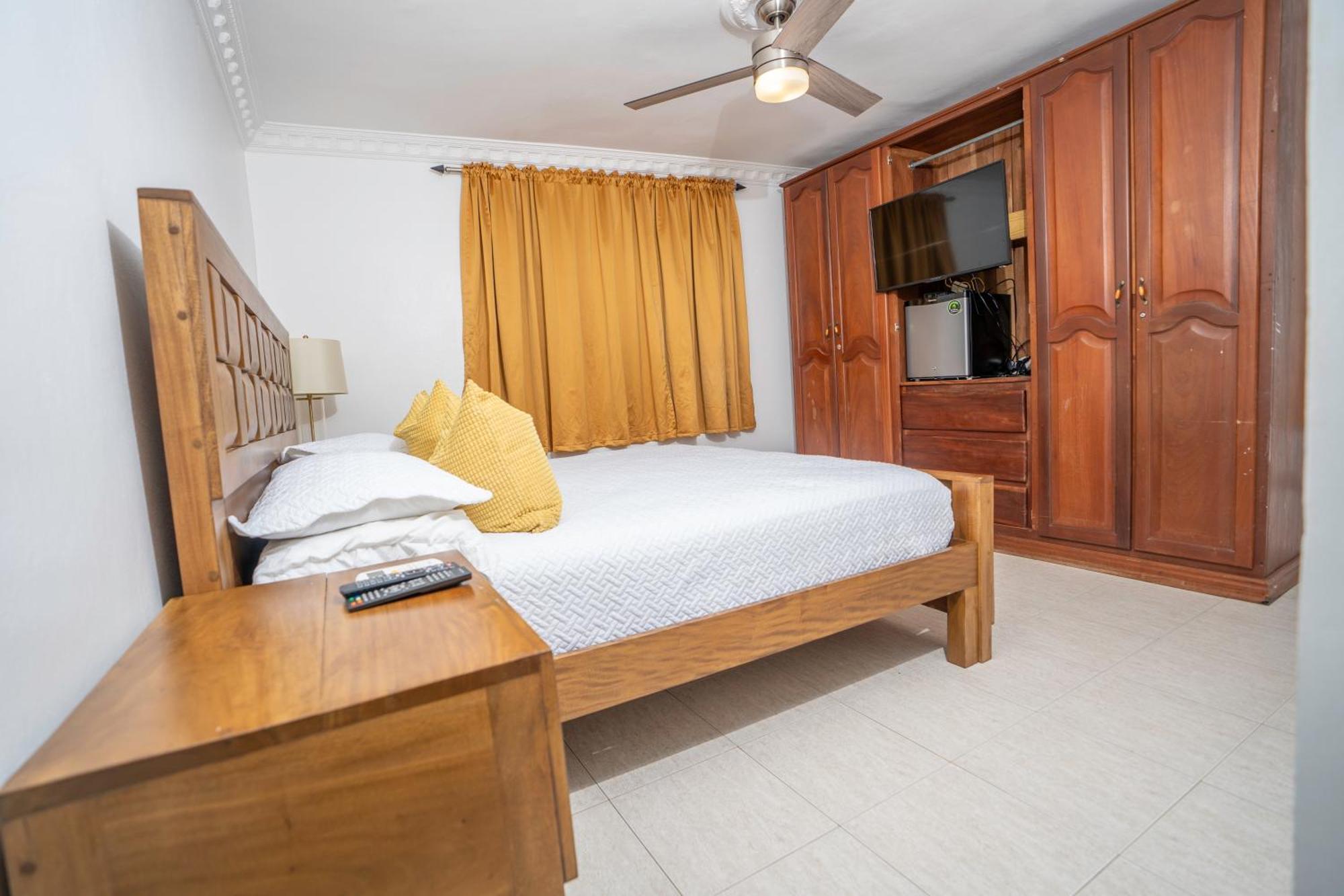 Hotel Juliana Нагуа Екстериор снимка