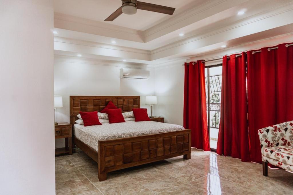 Hotel Juliana Нагуа Екстериор снимка