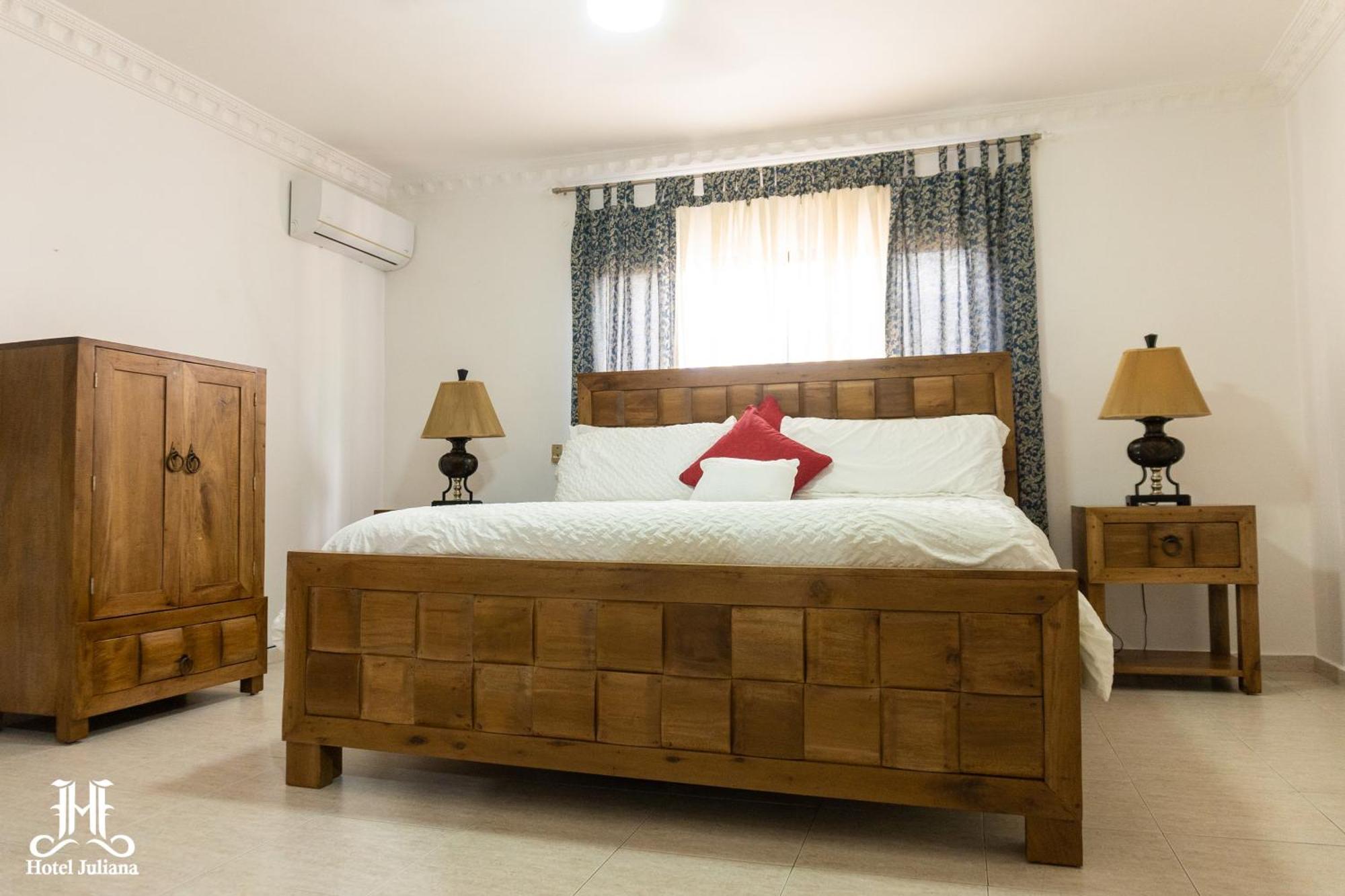 Hotel Juliana Нагуа Екстериор снимка
