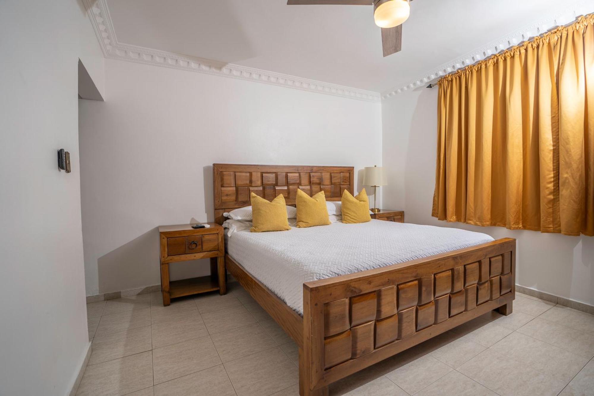Hotel Juliana Нагуа Екстериор снимка