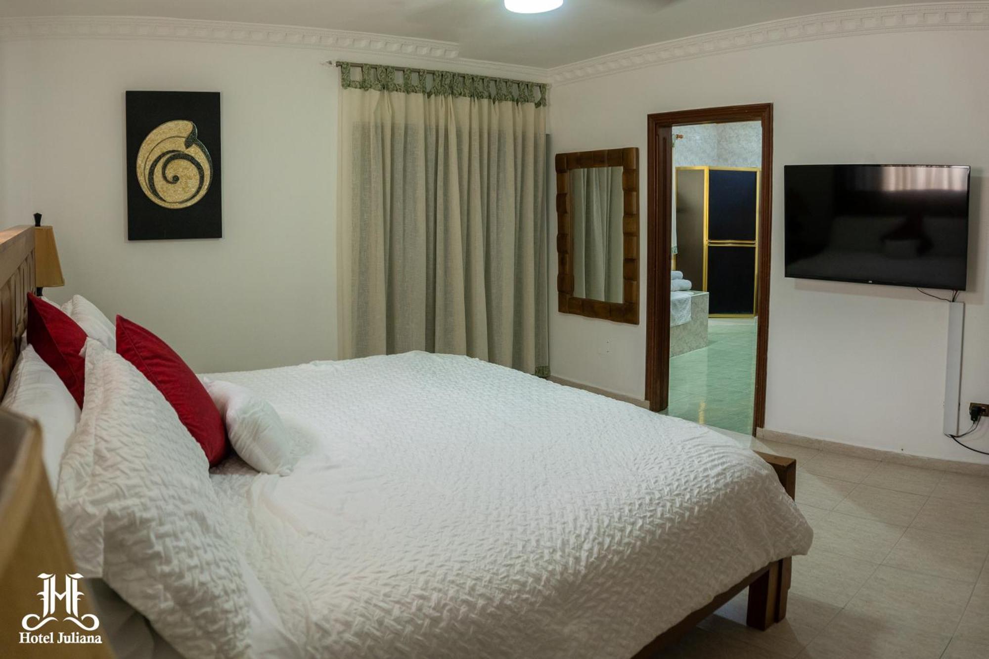 Hotel Juliana Нагуа Екстериор снимка