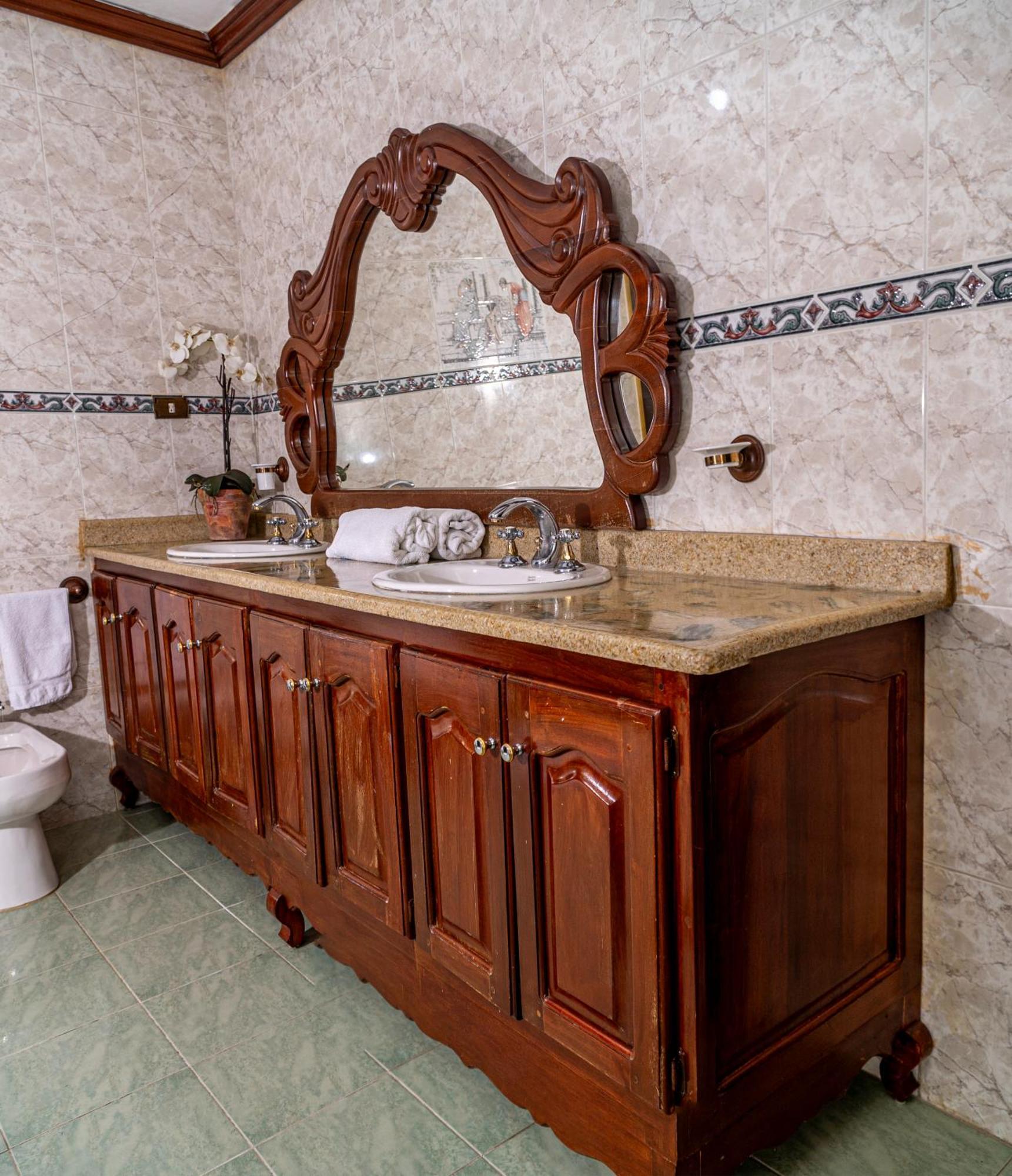Hotel Juliana Нагуа Екстериор снимка