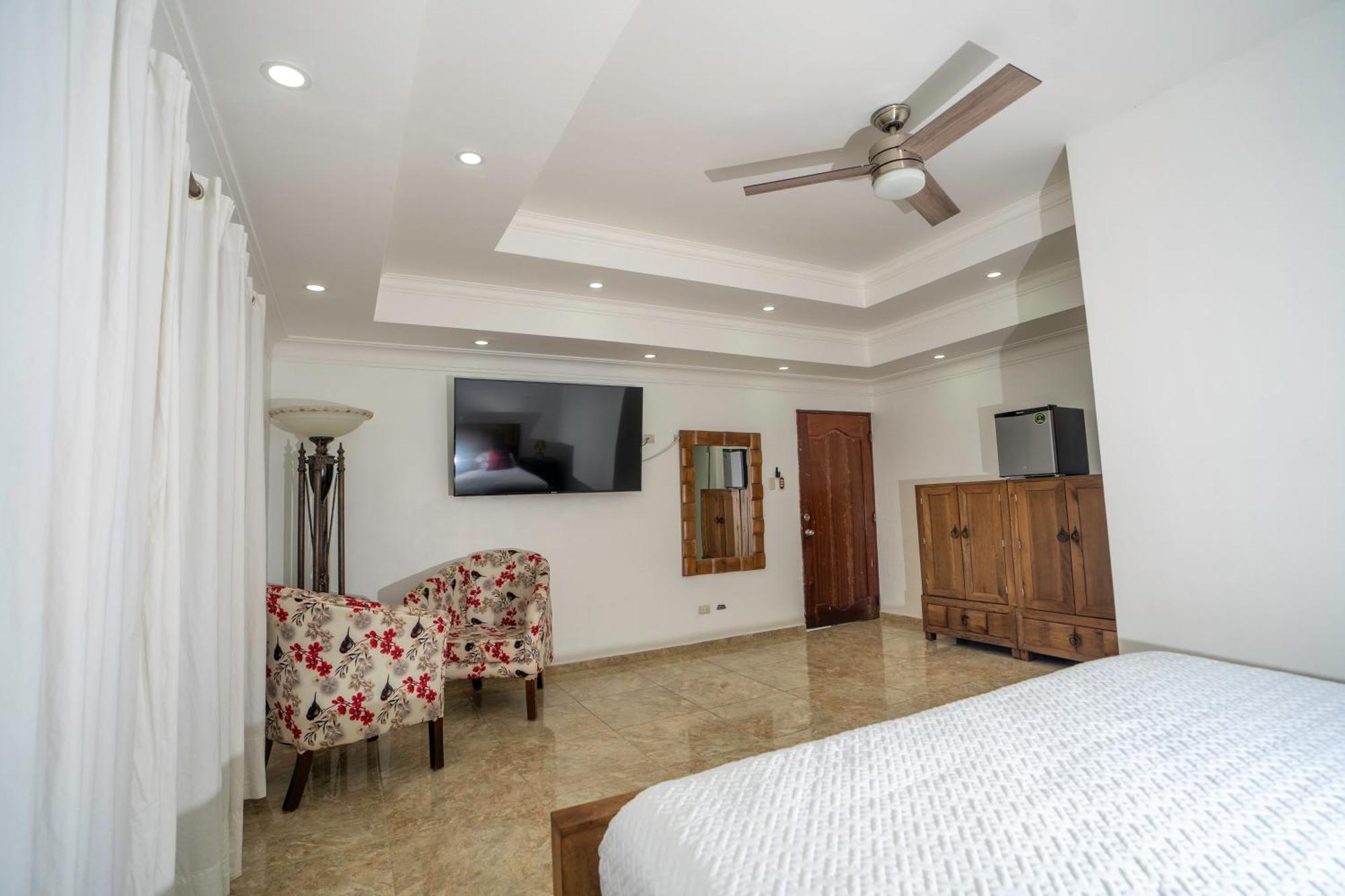 Hotel Juliana Нагуа Екстериор снимка
