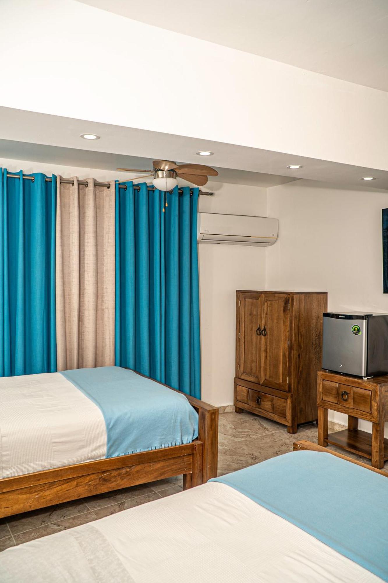 Hotel Juliana Нагуа Екстериор снимка