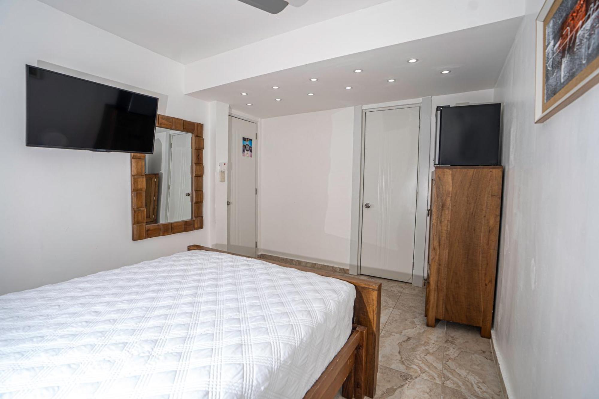 Hotel Juliana Нагуа Екстериор снимка
