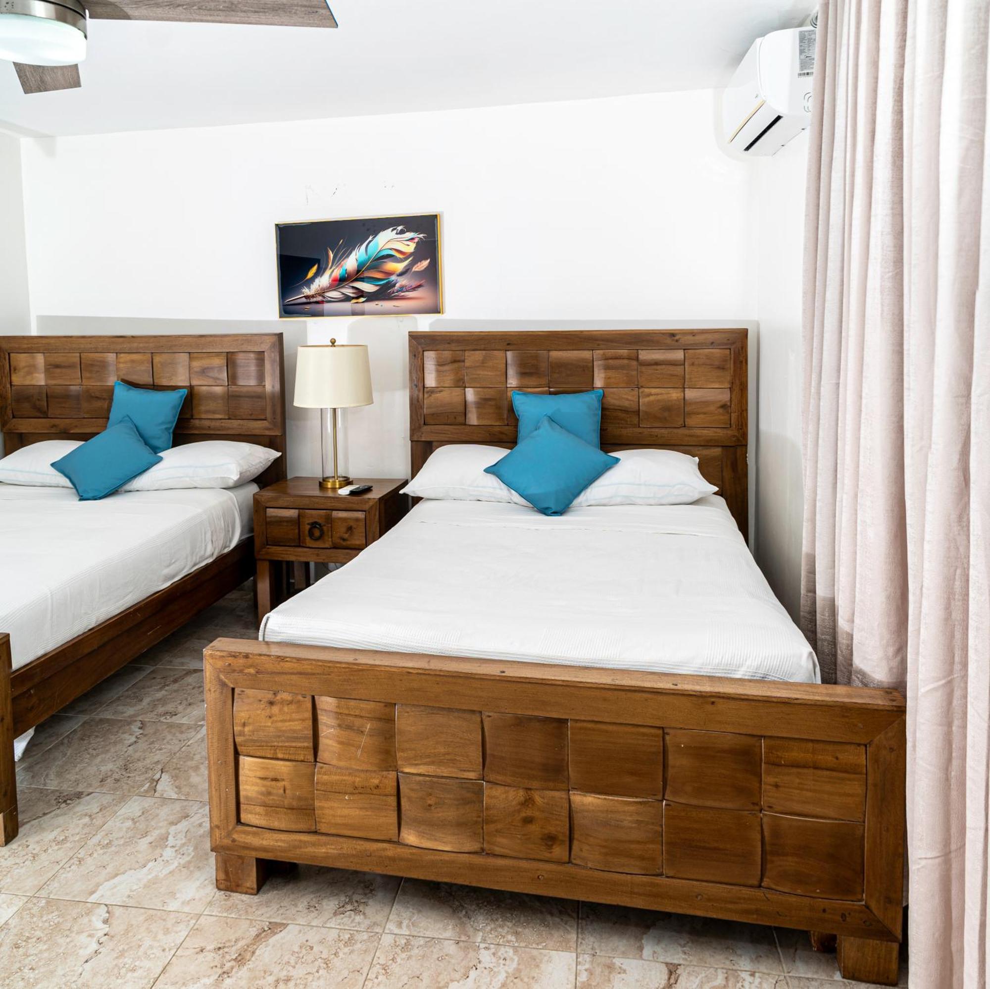 Hotel Juliana Нагуа Екстериор снимка