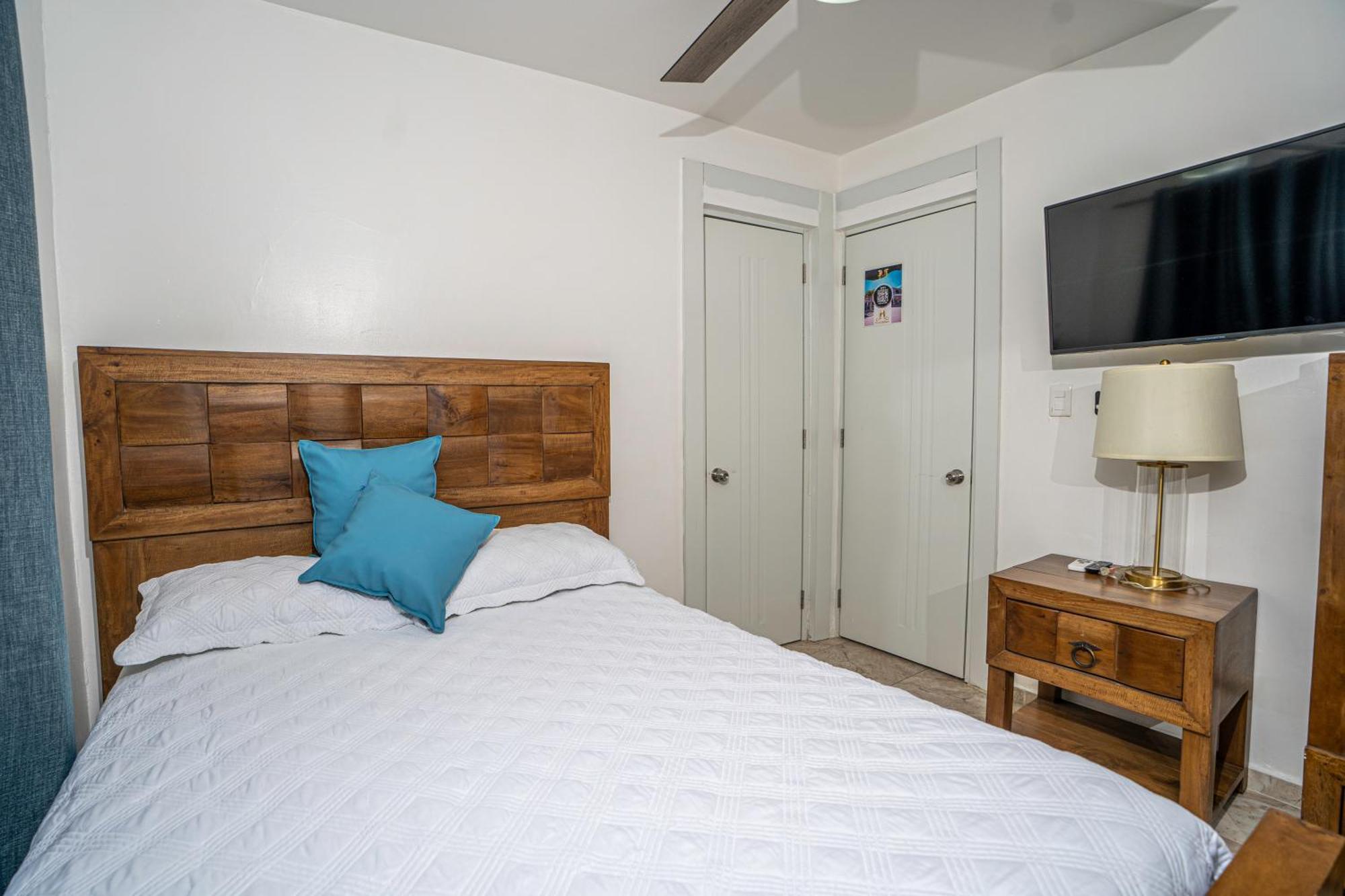 Hotel Juliana Нагуа Екстериор снимка