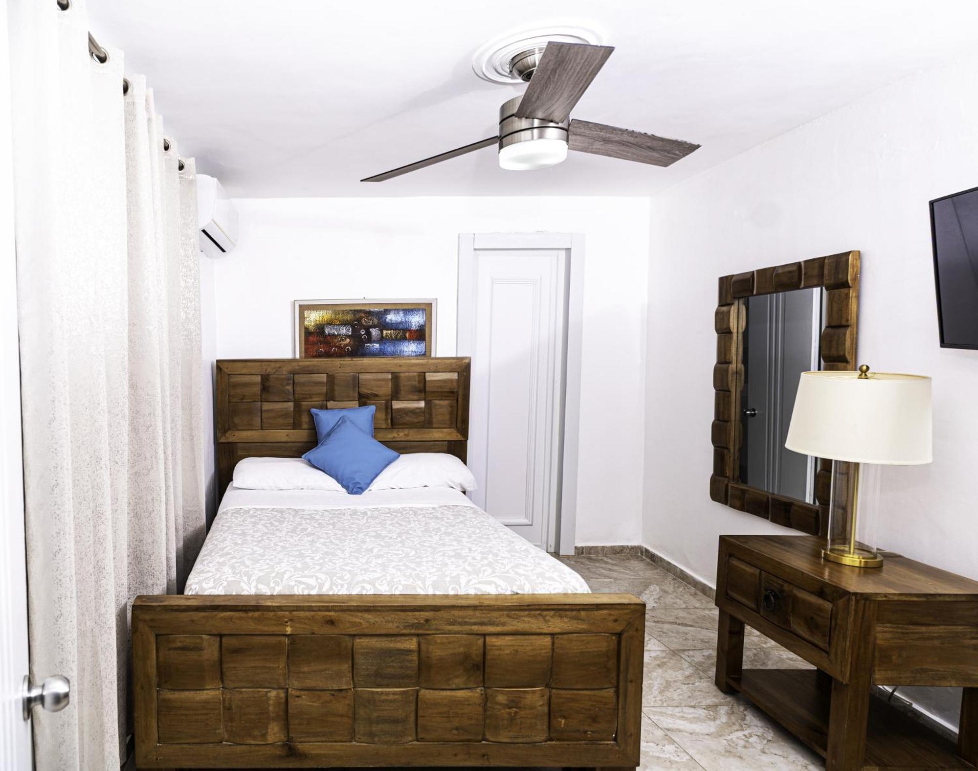 Hotel Juliana Нагуа Екстериор снимка