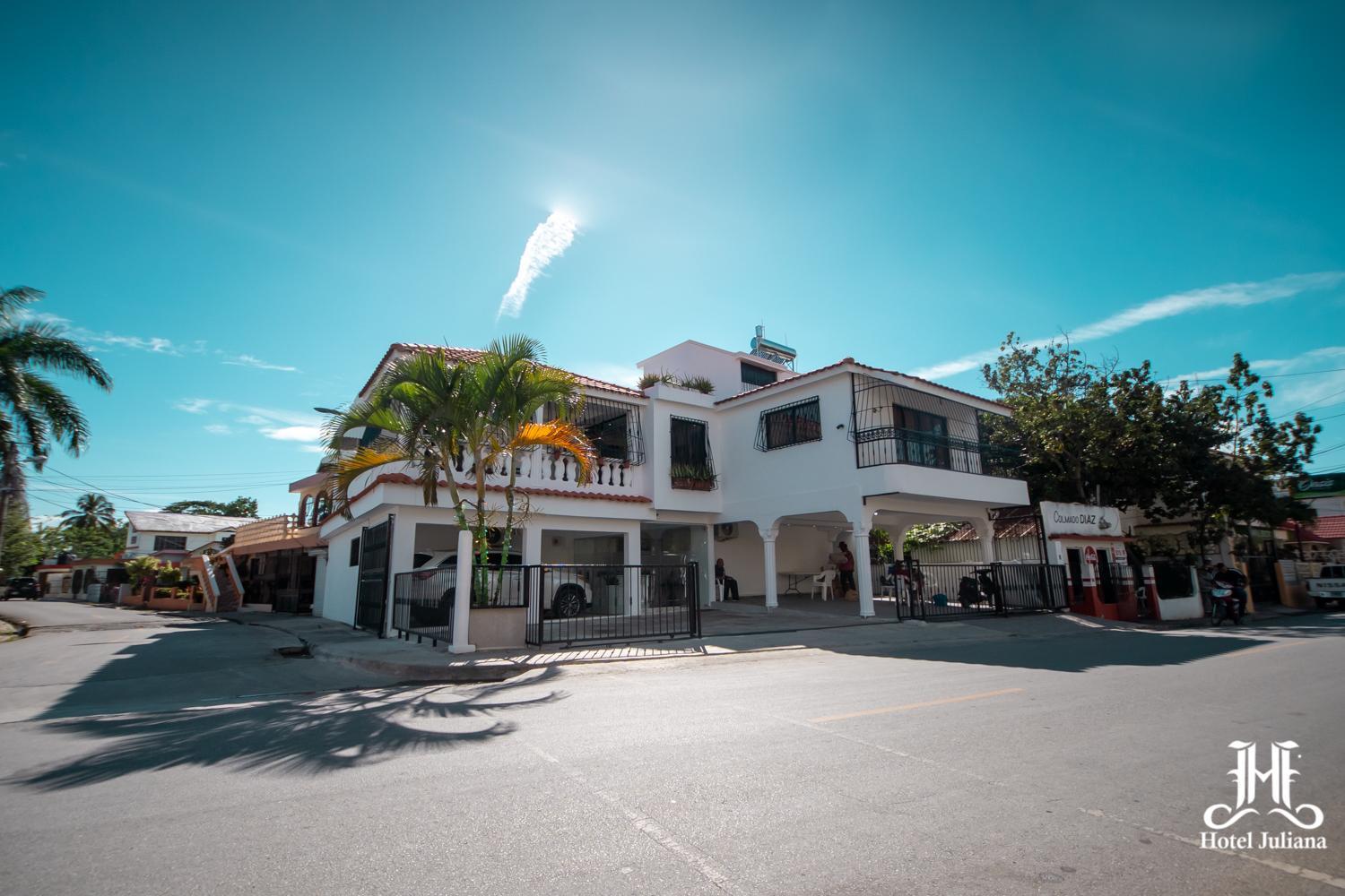 Hotel Juliana Нагуа Екстериор снимка