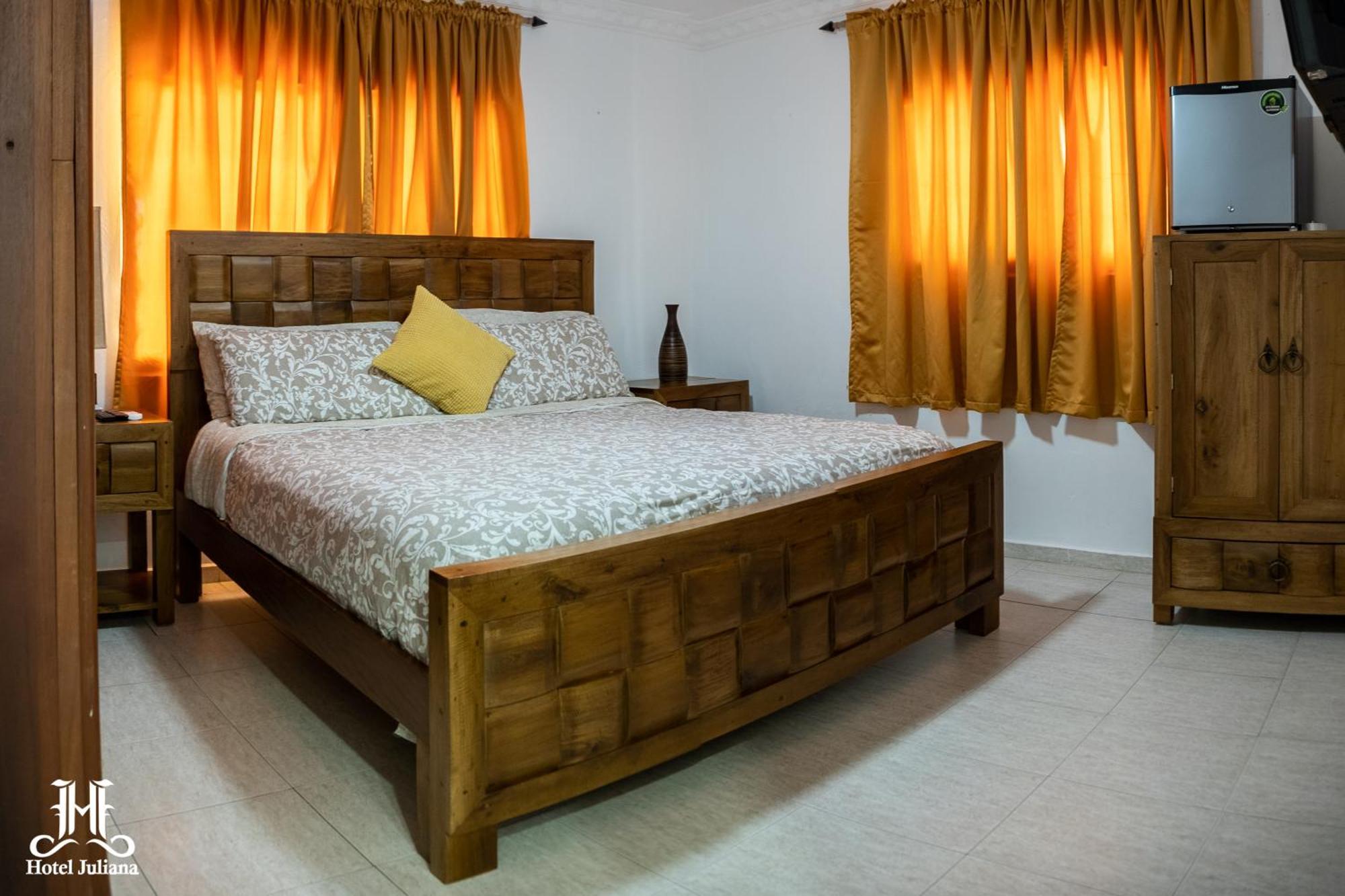 Hotel Juliana Нагуа Екстериор снимка